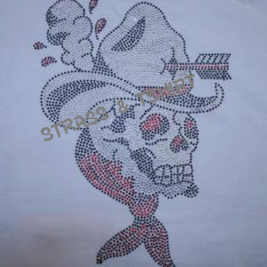 tete de mort avec chapeau
